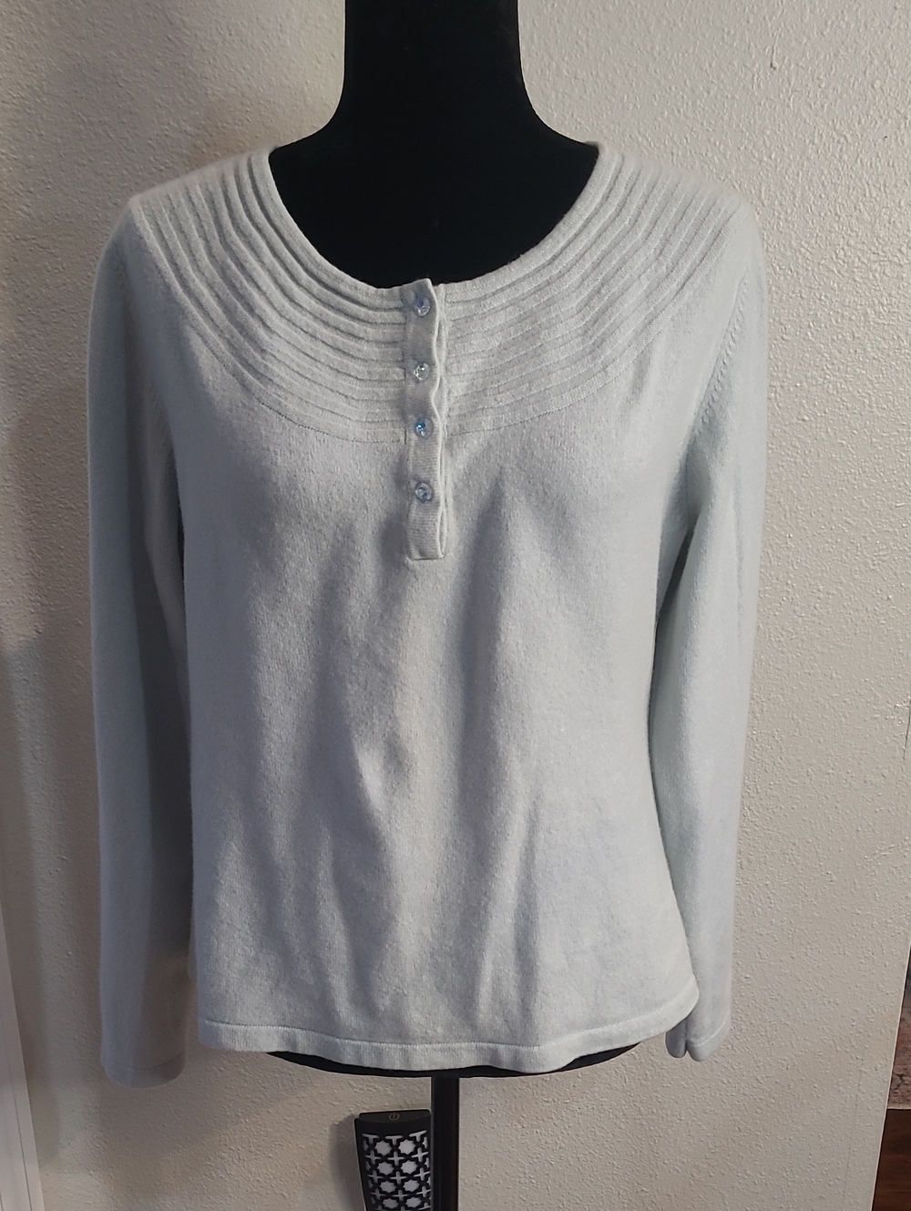 Bcs Pure Cashmere Women's Light Blue Button Yoke Long-Sleeve Top L